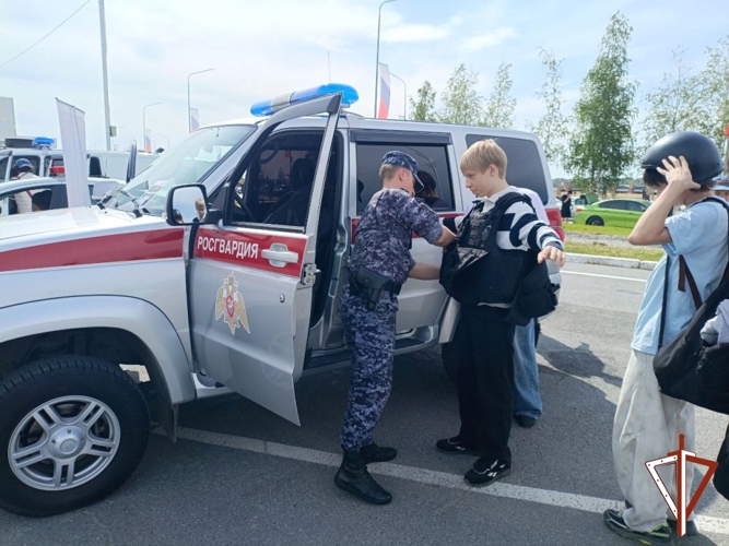 В Югре Росгвардия провела профориентационные мероприятия для  молодёжи на фестивале «Возрождение»