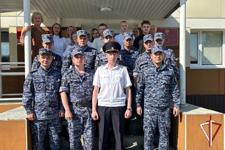Сотрудники Урайского межмуниципального отдела вневедомственной охраны рассказали печатным СМИ о своей деятельности  