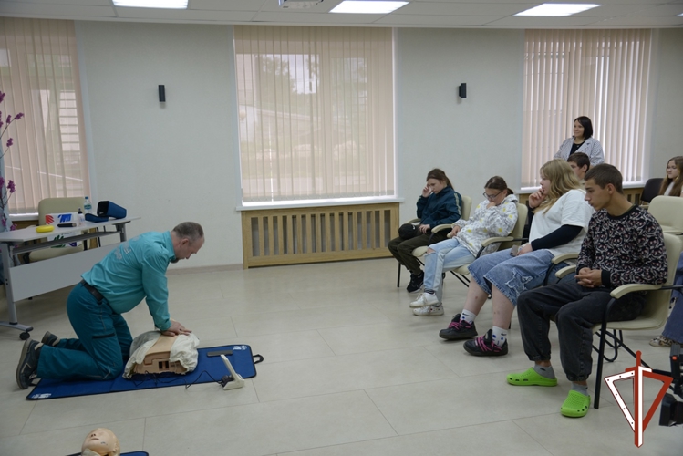 В Югре Росгвардия рассказала воспитанникам подшефного социального центра, как безопасно провести летние каникулы (ВИДЕО) 