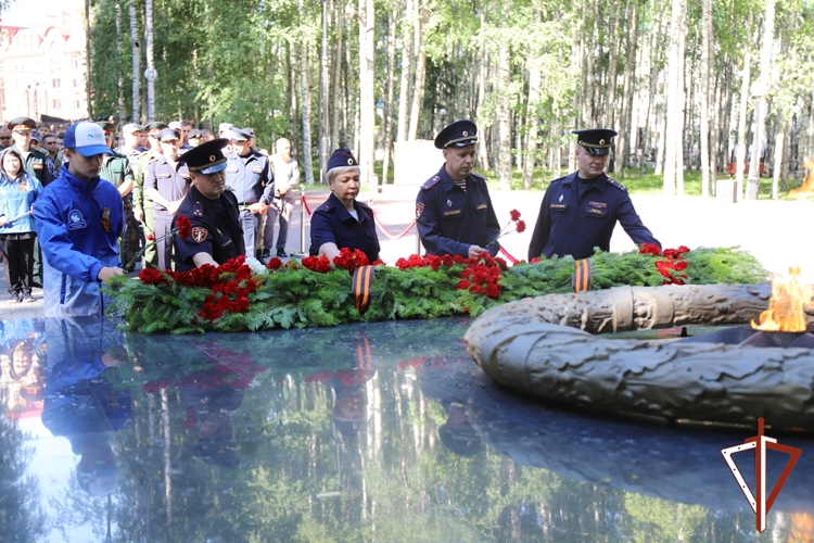 В Югре военнослужащие и сотрудники Росгвардии приняли участие в памятном мероприятии, посвященном 81-й годовщине окончания Ленинградской битвы