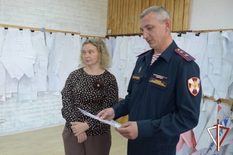 Росгвардия в Югре поздравила волонтёров общественной  организации «Шьём для наших» с 3-летней годовщиной