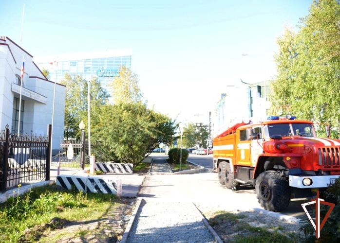 В Югре Росгвардия и МЧС провели тренировку по ликвидации условного пожара в здании