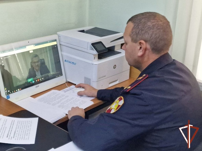 В Югре офицер Росгвардии в прямом эфире рассказал об обороте гражданского оружия