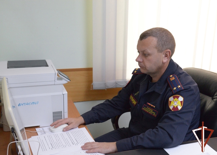 В Югре офицер Росгвардии в прямом эфире рассказал об обороте гражданского оружия
