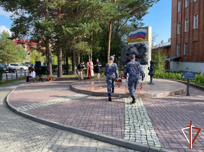 В Югре Росгвардия присоединилась к мероприятиям по случаю Дня солидарности в борьбе с терроризмом в Югре