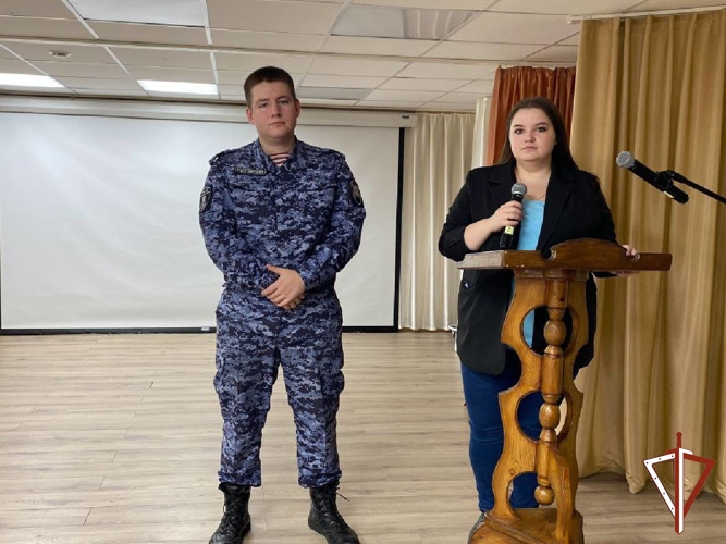 В Югре Росгвардия проводит патриотические встречи с подшефными школьниками, посвященные Дню образования вневедомственной охраны