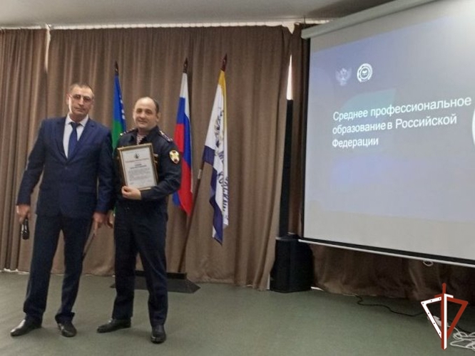 В Югре Росгвардия поздравила учителей с профессиональным праздником