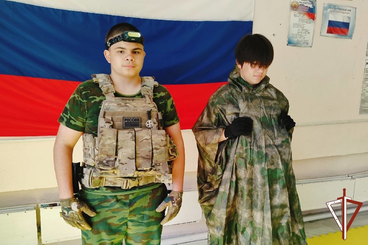 В Югре Росгвардия проводит патриотические встречи с подшефными школьниками, посвященные Дню образования вневедомственной охраны