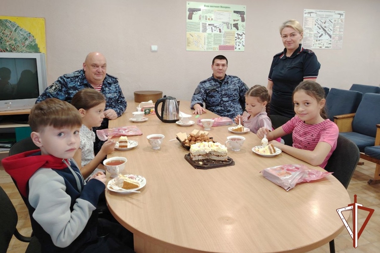 Вневедомственная охрана Росгвардии открыла свои двери для юных югорчан