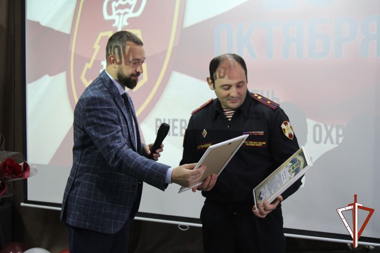 Журналисты рассказали о профессиональном празднике сотрудников вневедомственной охраны Росгвардии в Югре (видео)