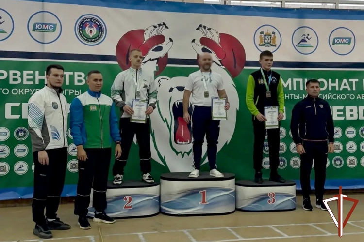 Сотрудник спецназа Росгвардии завоевал золото на чемпионате Югры по гиревому спорту
