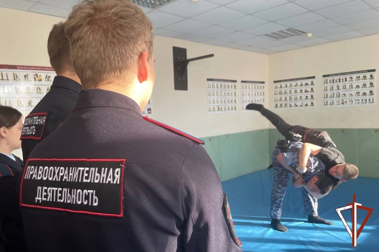 Вневедомственная охрана Росгвардии открыла свои двери для юных югорчан