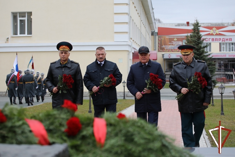 Уральский округ войск национальной гвардии Росгвардии награжден орденом Жукова