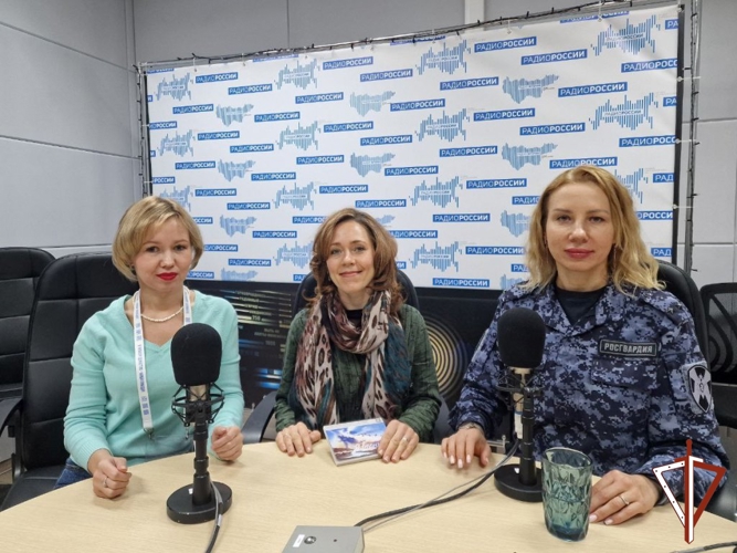 В Югре Росгвардия рассказала об открытии выставки акварельных картин «Я вернусь» художника Юлии Виноградовой