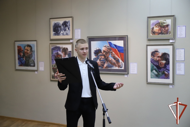 В Ханты-Мансийске состоялась презентация выставки картин «Я вернусь!» супруги офицера Росгвардии