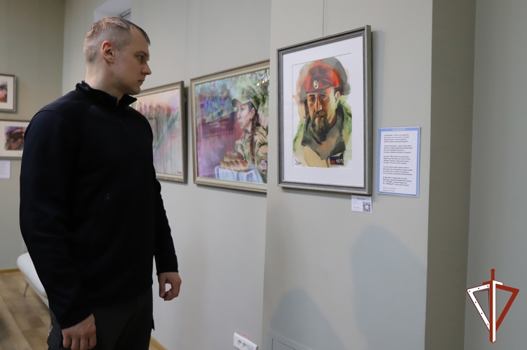 В Ханты-Мансийске состоялась презентация выставки картин «Я вернусь!» супруги офицера Росгвардии