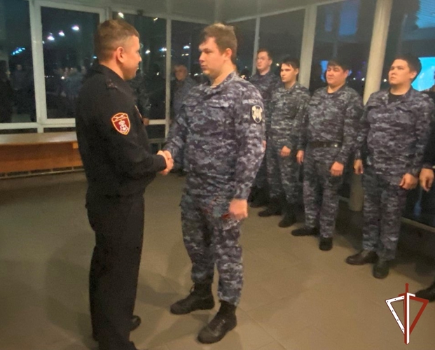 Росгвардейцы в Югре провели встречи с подшефными школьниками, посвященные Дню Конституции России