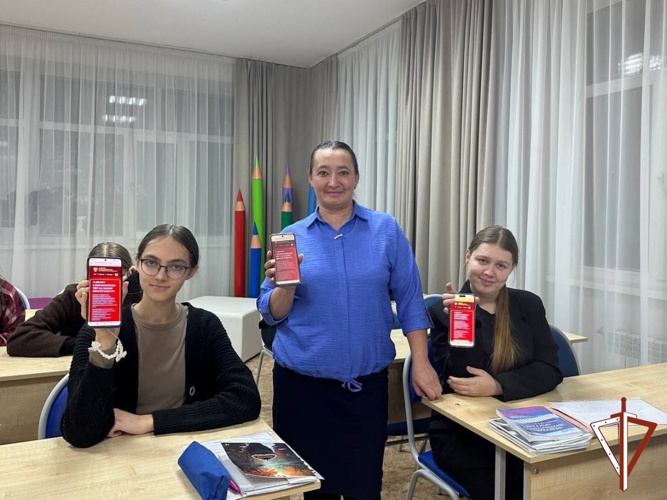 Росгвардейцы в Югре провели встречи с подшефными школьниками, посвященные Дню Конституции России