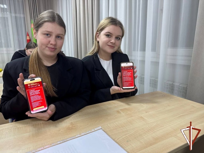 Росгвардейцы в Югре провели встречи с подшефными школьниками, посвященные Дню Конституции России