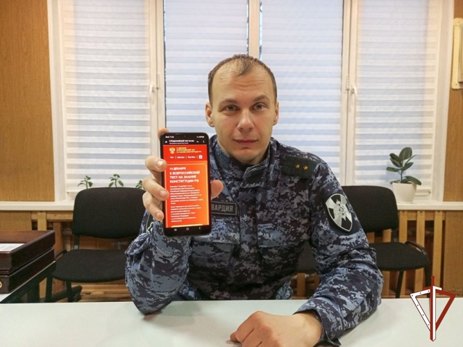 Росгвардейцы в Югре провели встречи с подшефными школьниками, посвященные Дню Конституции России