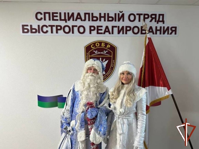 В Югре «Дед Мороз специального назначения» исполнил мечту воспитанника социального центра