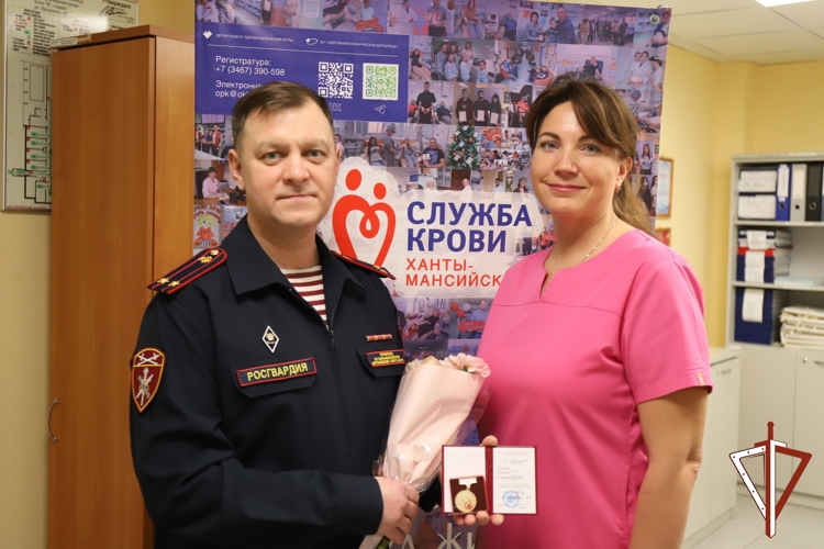 В Югре военнослужащие и сотрудники Росгвардии присоединились к акции «С Новым годом, Служба крови!»