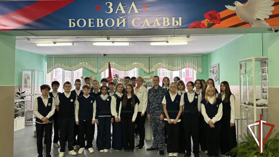В Югре Росгвардия проводит патриотические и профориентационные мероприятия для школьников