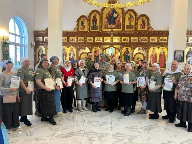 В Югре Росгвардия вручила медали и благодарственные письма настоятелю Храма и волонтерам-прихожанам за гуманитарные грузы на территорию СВО