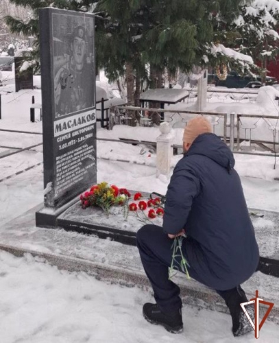 В Нижневартовске ветераны и бойцы ОМОН Росгвардии почтили память героически погибшего товарища  