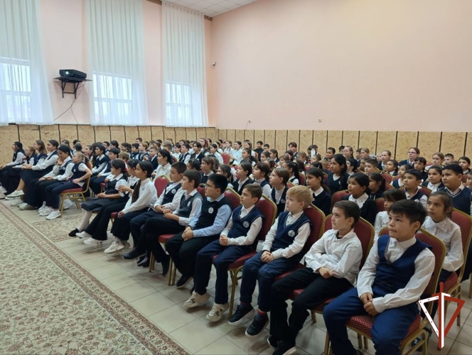 В Югре ветеран СВО Росгвардии проводит патриотические уроки с молодежью