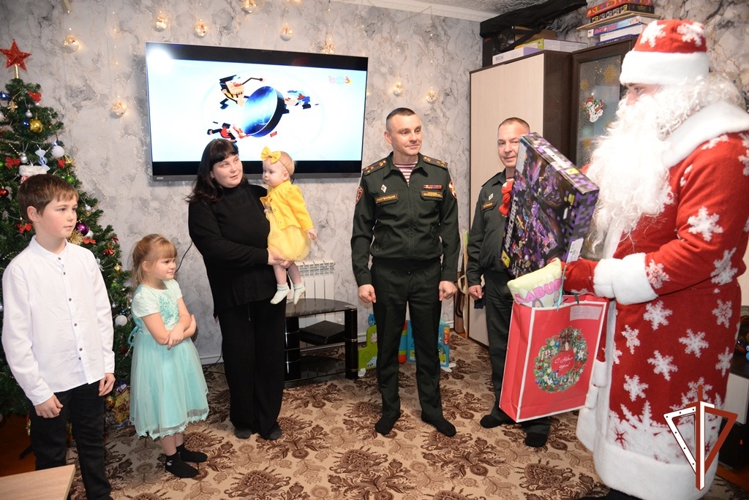 В Югре Росгвардия исполнила мечту 9-летнего Кирилла из многодетной семьи