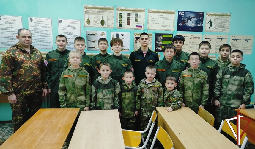 Сотрудники ОМОН «Сокол – Югра» провели военно-патриотические мероприятия для воспитанников движения «Гвардейская смена»