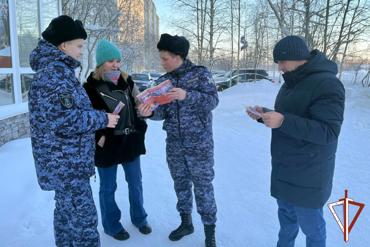 В Когалыме сотрудники Росгвардии присоединились к акции «Безопасный Новый год»