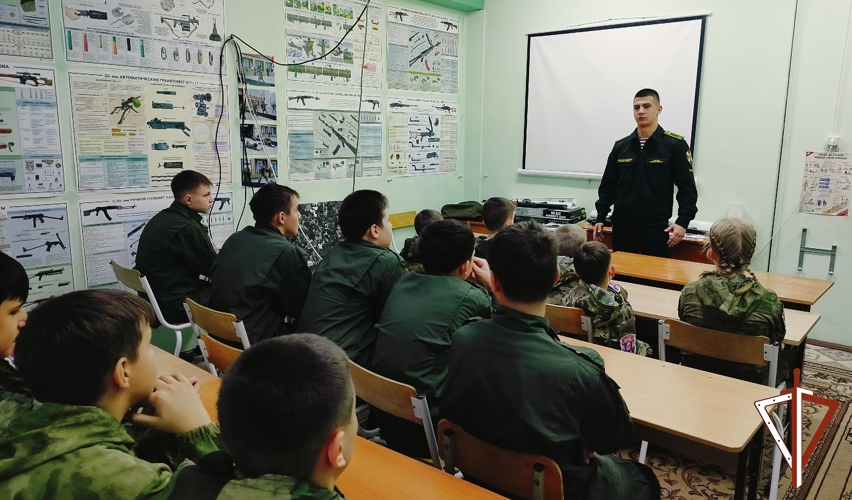 Сотрудники ОМОН «Сокол – Югра» провели военно-патриотические мероприятия для воспитанников движения «Гвардейская смена»