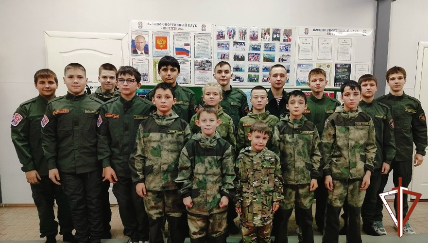 В Югре Росгвардия проводит патриотические и профориентационные мероприятия для школьников