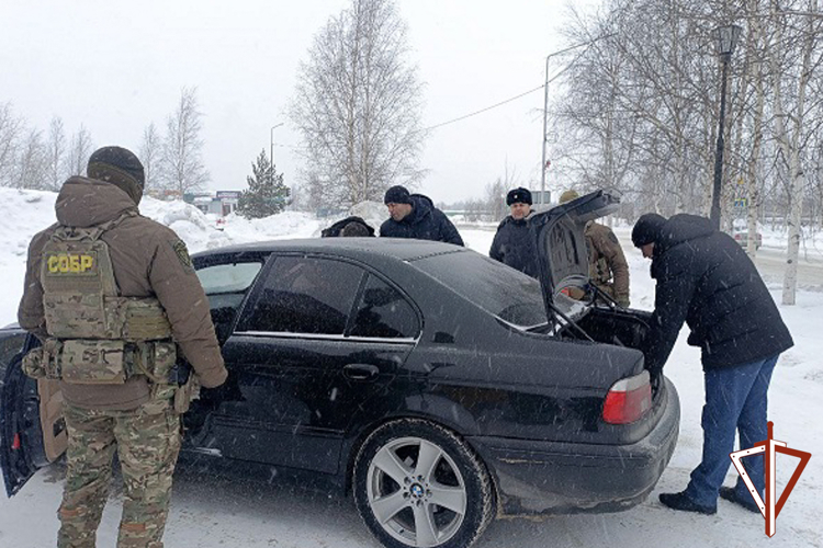 В Югре при силовой поддержке СОБР Росгвардии пресечены нарушения в сфере миграции