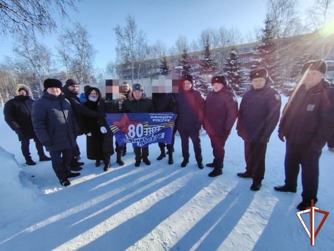 В Югре в День защитника Отечества военнослужащие и сотрудники Росгвардии приняли участие в памятных мероприятиях
