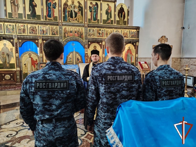 В Югре в День защитника Отечества военнослужащие и сотрудники Росгвардии приняли участие в памятных мероприятиях