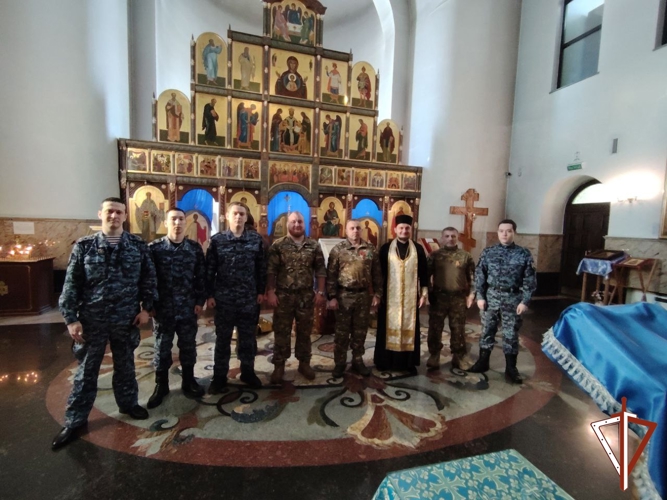 В Югре в День защитника Отечества военнослужащие и сотрудники Росгвардии приняли участие в памятных мероприятиях