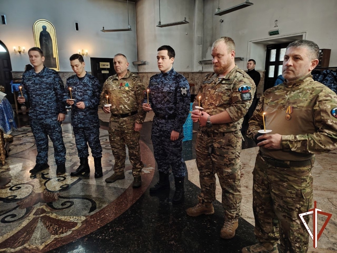 В Югре в День защитника Отечества военнослужащие и сотрудники Росгвардии приняли участие в памятных мероприятиях