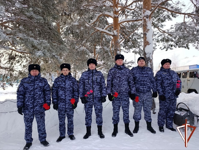 В Югре военнослужащие и сотрудники Росгвардии проводят мероприятия, посвященные Дню памяти о россиянах, исполнявших служебный долг за пределами Отечества