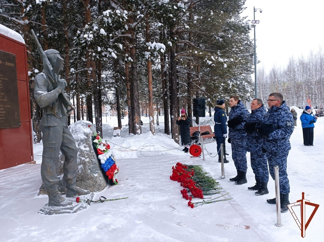 В Югре военнослужащие и сотрудники Росгвардии проводят мероприятия, посвященные Дню памяти о россиянах, исполнявших служебный долг за пределами Отечества