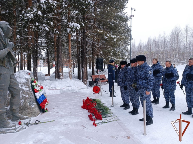 В Югре военнослужащие и сотрудники Росгвардии проводят мероприятия, посвященные Дню памяти о россиянах, исполнявших служебный долг за пределами Отечества