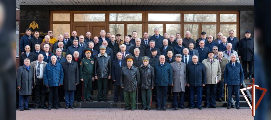 Генерал-полковник Юрий Аверин вручил ведомственные награды ветеранам войск в преддверии 10-летия Росгвардии