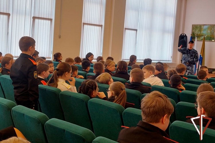 В Югре продолжается всероссийская акция «Дни Росгвардии», приуроченная к 10-летию ведомства и 215-й годовщине образования войск правопорядка (видео)