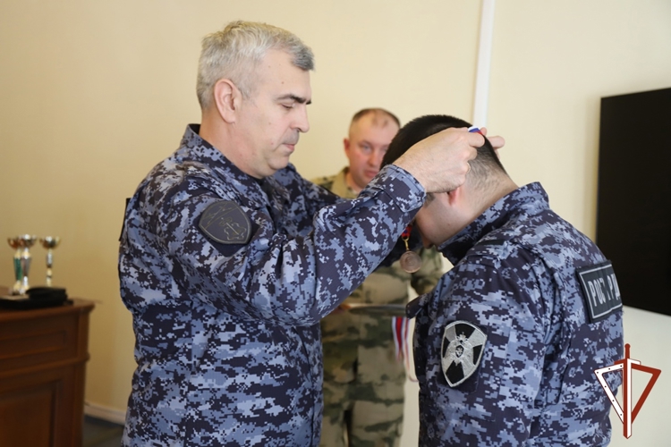 В Югре военнослужащие и сотрудники Росгвардии приняли участие в Чемпионате по служебному биатлону и легкоатлетическому кроссу