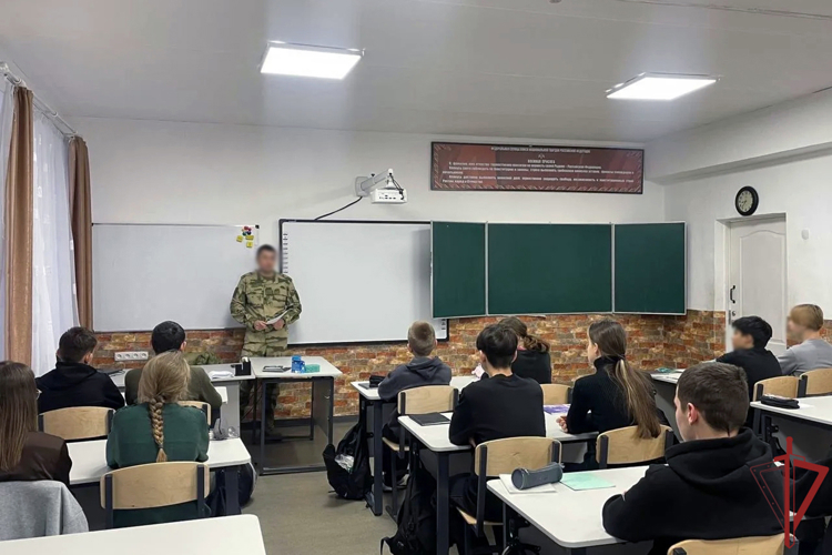 Росгвардейцы провели патриотические встречи с молодежью в Херсонской и Запорожской областях
