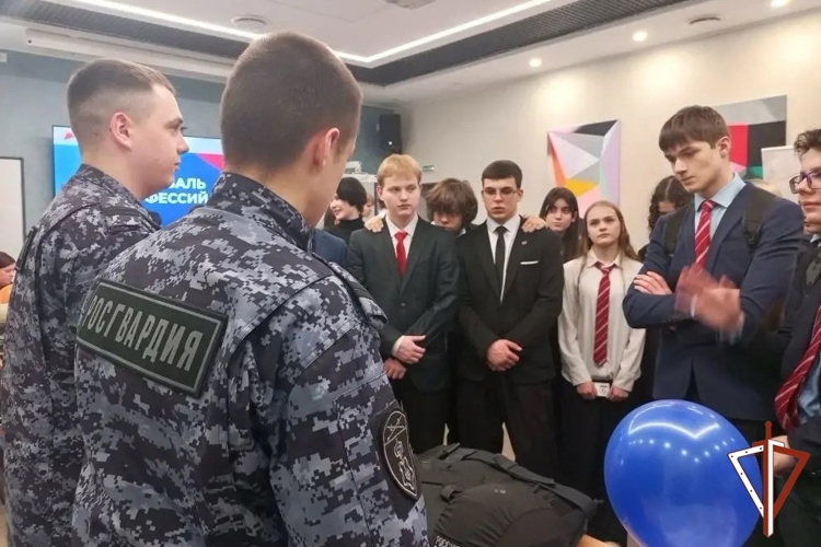В Югре сотрудники Росгвардии приняли участие во Всероссийской ярмарке трудоустройства