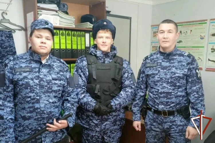 В Югре Росгвардия продолжает мероприятия со школьниками и студентами, посвящённые 215-летию войск правопорядка и 10-летию ведомства