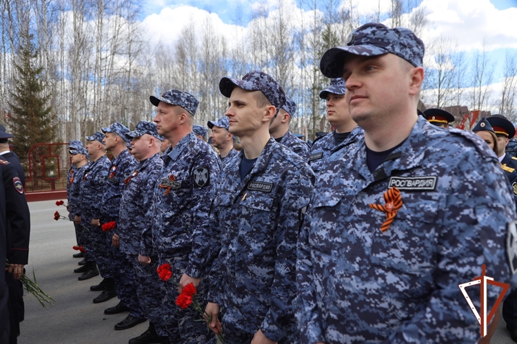 В Югре военнослужащие и сотрудники Росгвардии приняли участие в торжественных мероприятиях, посвященных Дню Победы